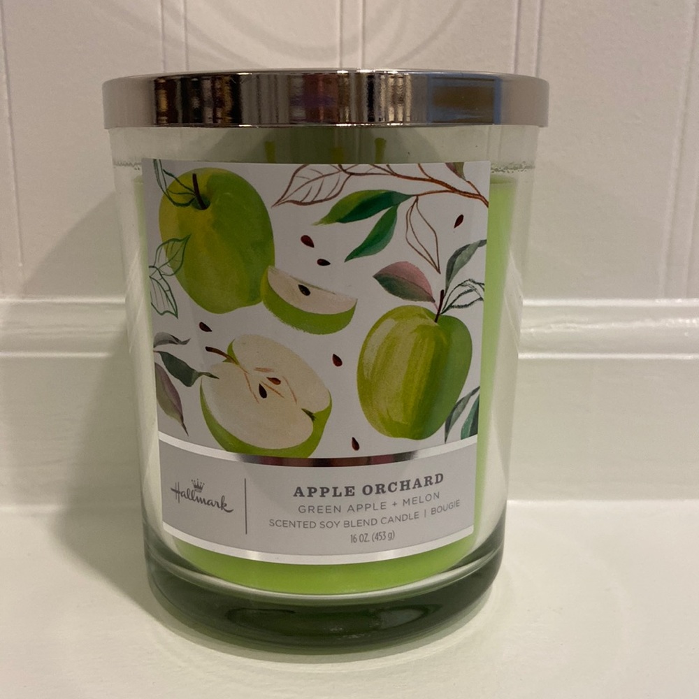 Hallmark ‘Apple Orchard’ 🍏 candle 🕯️